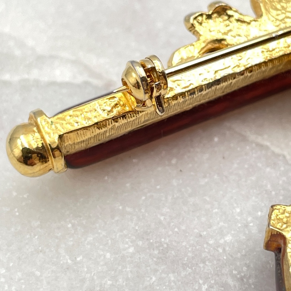 Vintage 1950s Mid Century Amber Lucite Drop Bar Gold Tone Pin Brooch - Picture 7 of 7